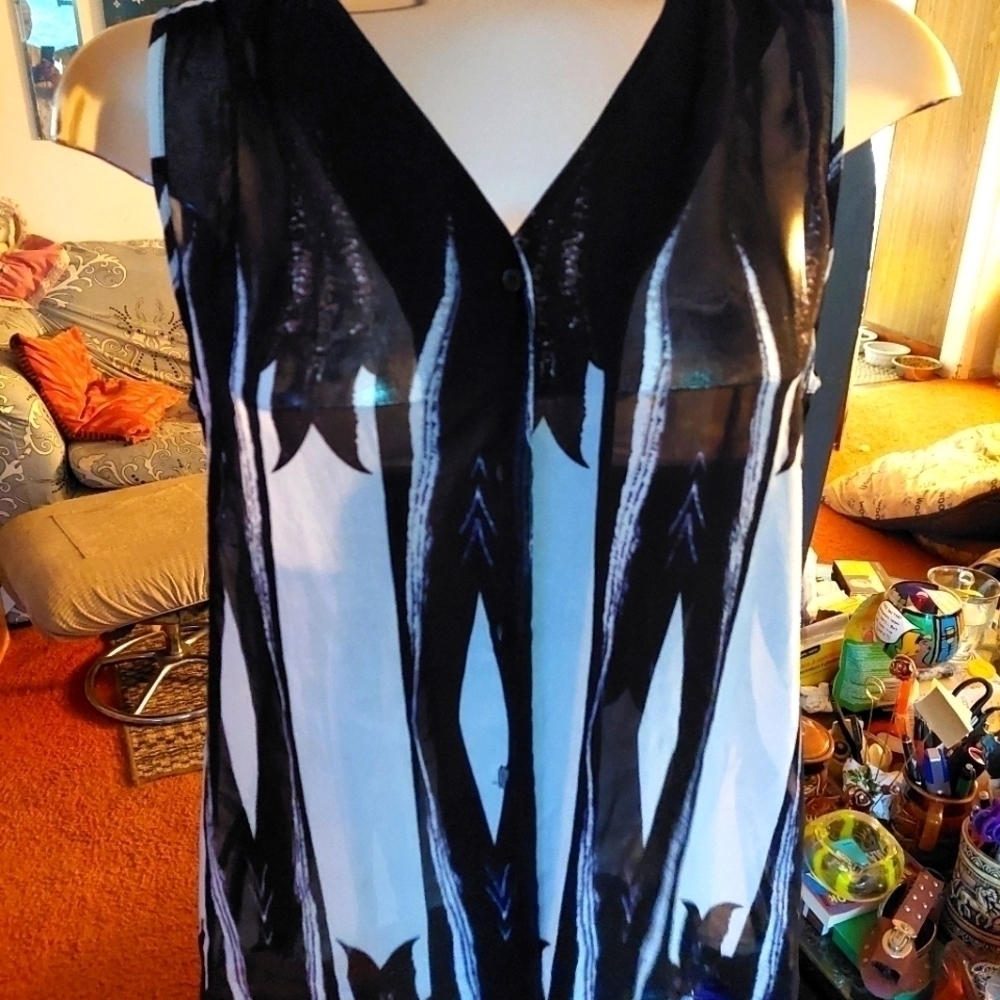 Vero Moda Black/White Fantasy Blouse. Size Medium